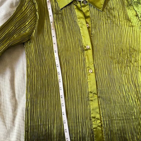 Allison Taylor Green blouse. - Picture 9 of 9